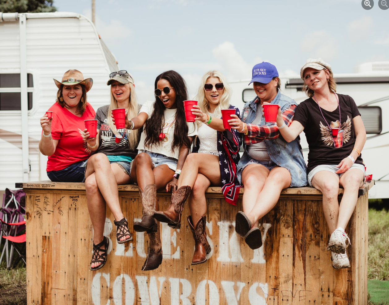 Image of the crowd at Vicki's Camp N Country Jam.